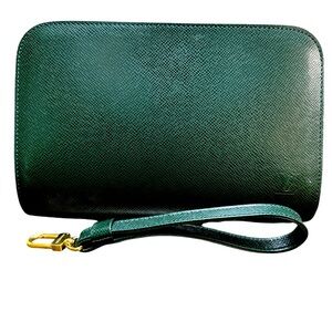 Louis Vuitton Taiga clutch in Pine Green